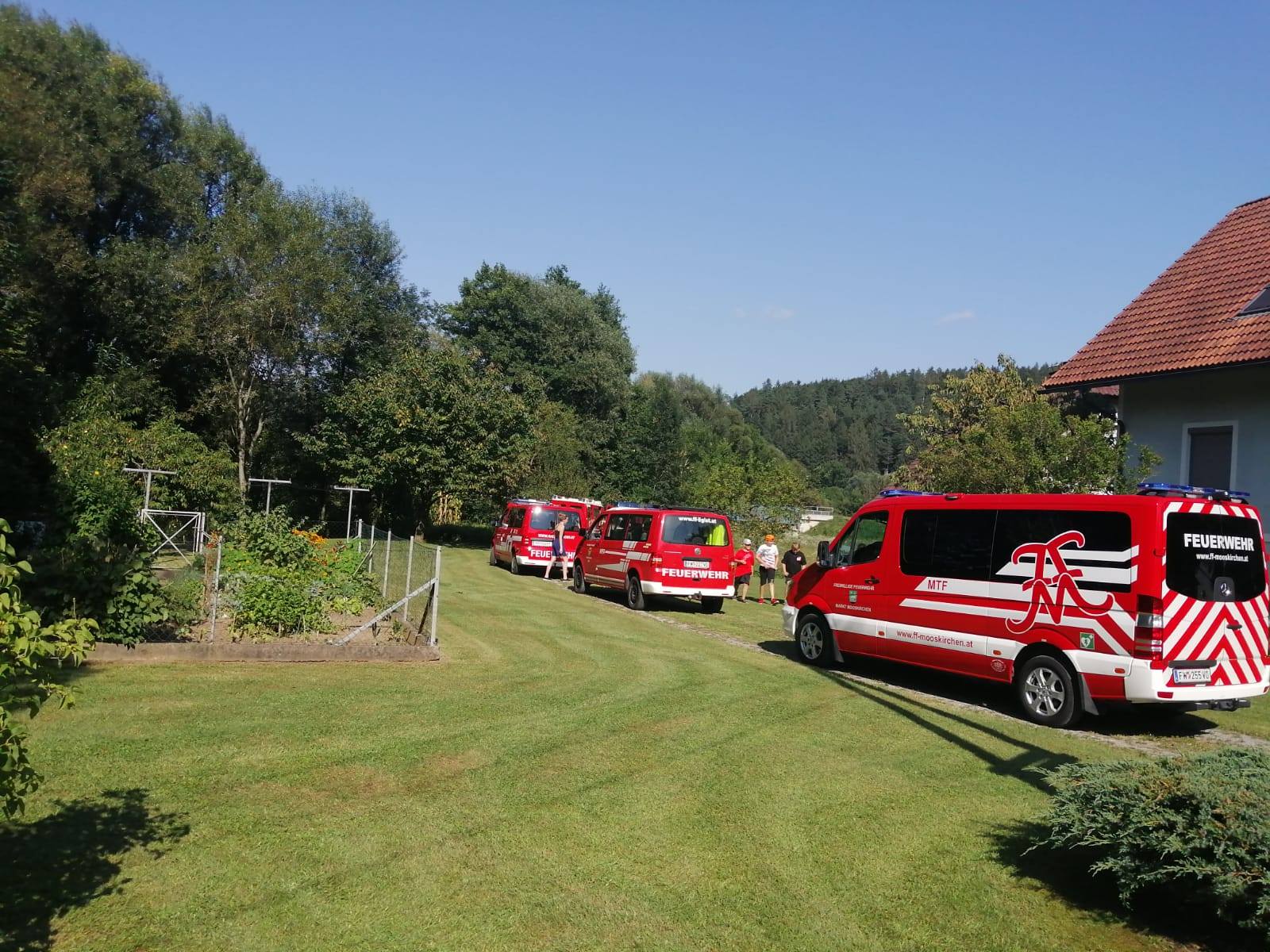 Feuerwehrjugend beim Bachsteigen