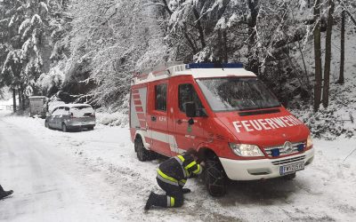 Zwei Einsätze heute für uns – PKW Bergung und Baum über Straße