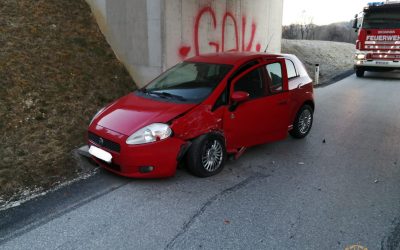 Verkehrsunfall mit zwei PKW in der Auenstraße