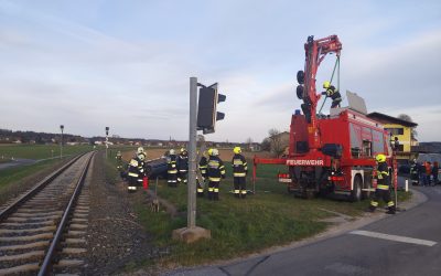 SRF Einsatz: PKW Bergung nach Verkehrsunfall in Hallersdorf