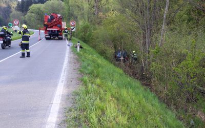 Verkehrsunfall auf der L314 – PKW stürzt über Böschung