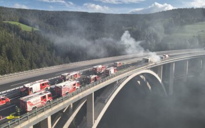 LKW in Vollbrand auf der A2